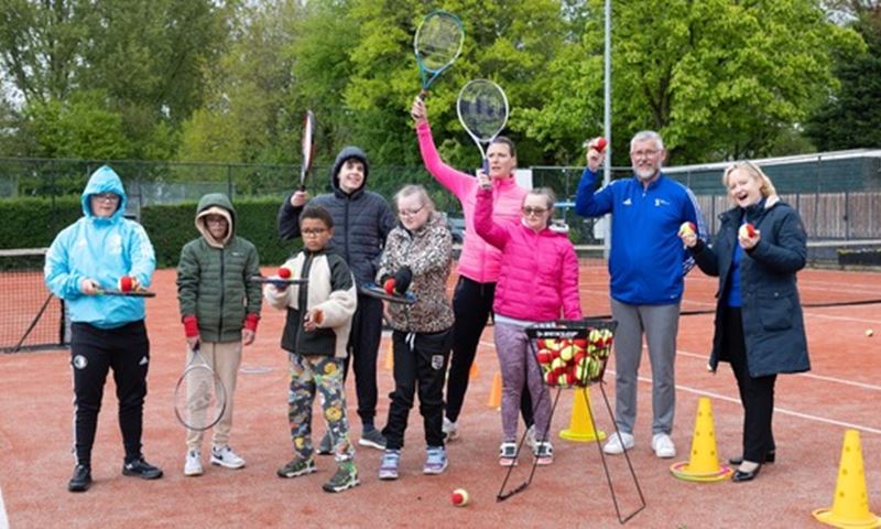 Tennislessen voor kinderen met een verstandelijke beperking