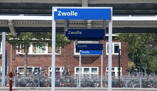 Schiedamse man (19) op station Zwolle opgepakt wegens mishandeling NS-personeel