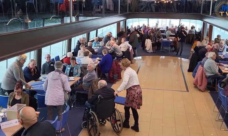 Videoreportage van een dagje varen met Schiedamse senioren